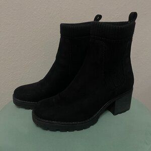 Women's White Mountain Black Booties